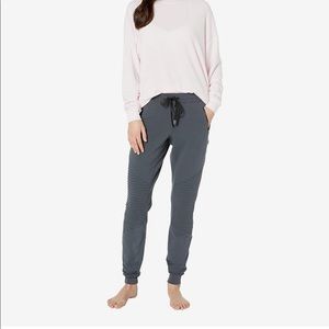 NWOT ALO Yoga Urban Moto Sweatpants XS